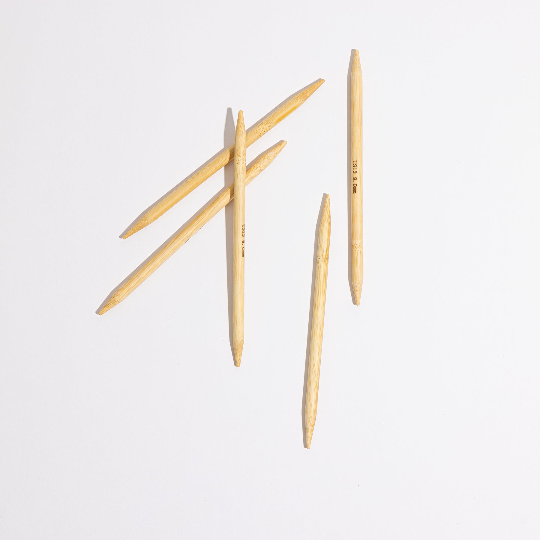 Double-pointed knitting needles set natural